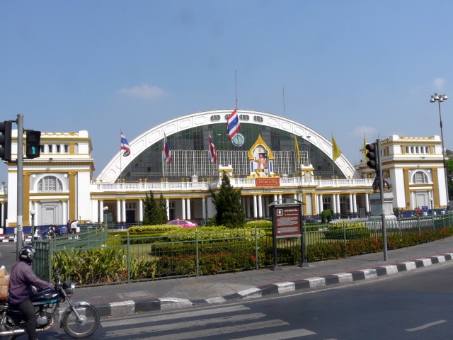 Hualamphong train station exterior